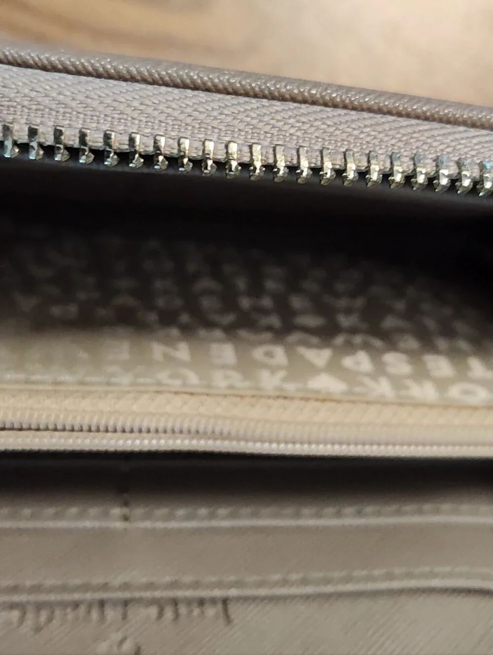 Kate Spade Greta Court Glitter Neda Zip Wallet Tan. VGUC. , With ID/Card Wallet.